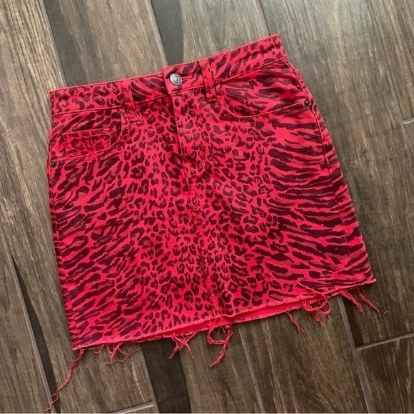 Current Elliot The 5-Pocket Mini Skirt in Warped Species Red Leopard Print Sz 25 - Picture 3 of 8
